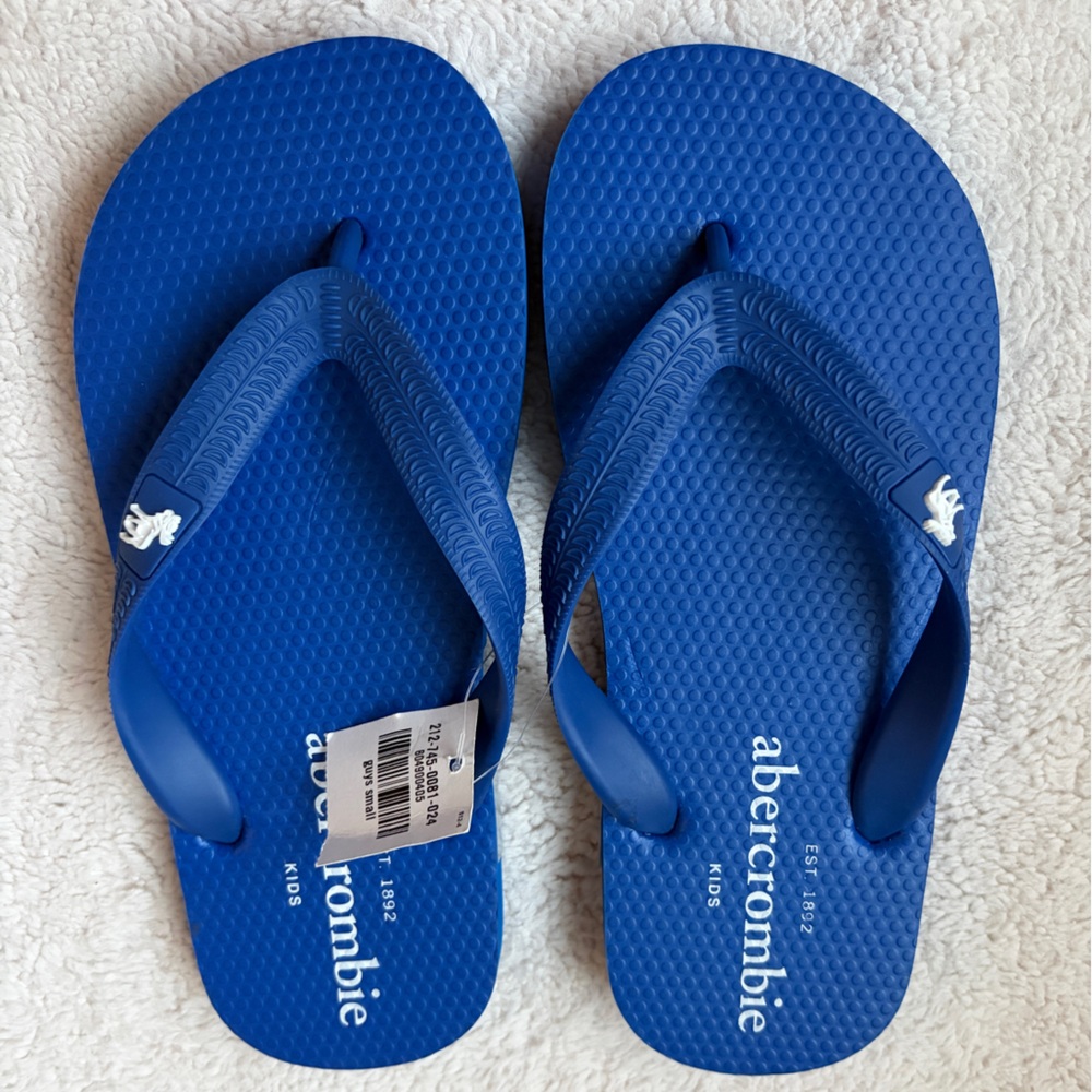 NWT Abercrombie Kids Blue Flip Flops Size 5/6